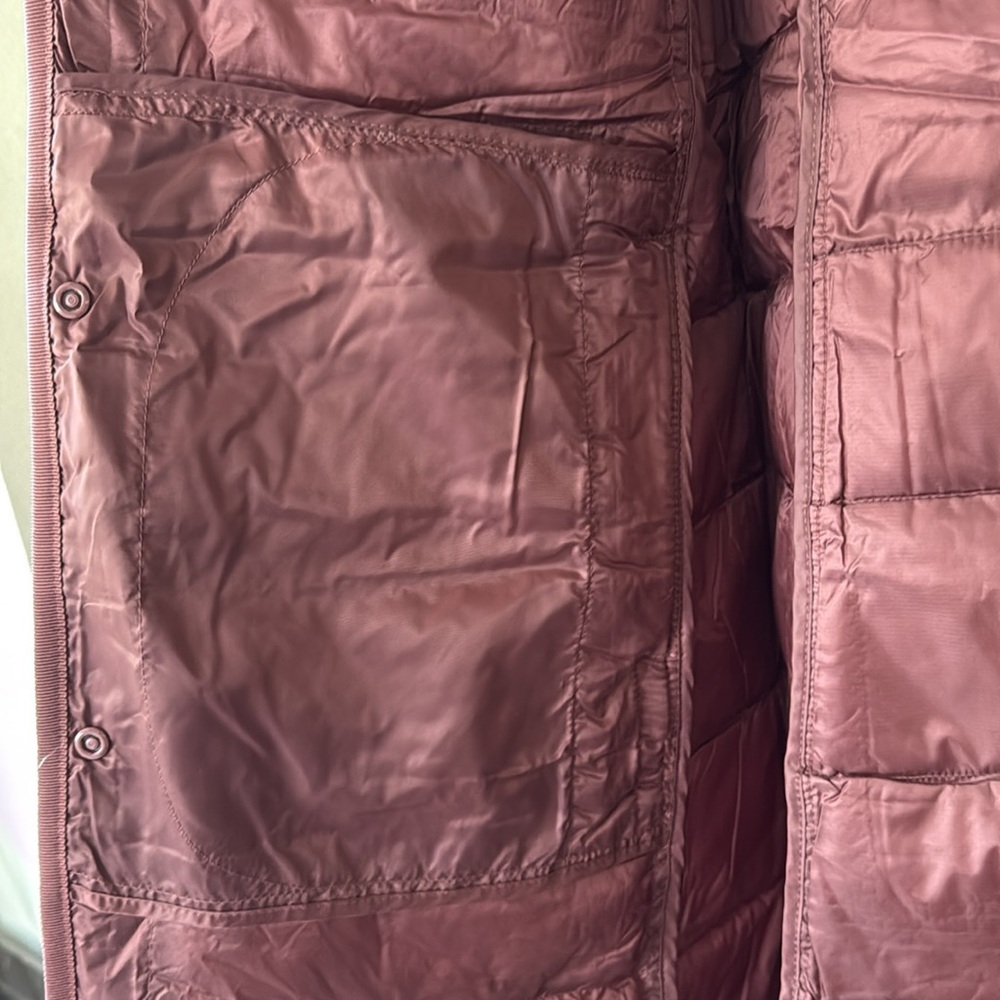 Uniqlo Women Ultra light Down Compact Coat Jacket Color Wine Size L - Picture 10 of 11